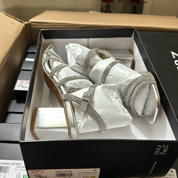 NATURALIZER Niko 2 Ankle Strap Sandals - Picture 2 of 10